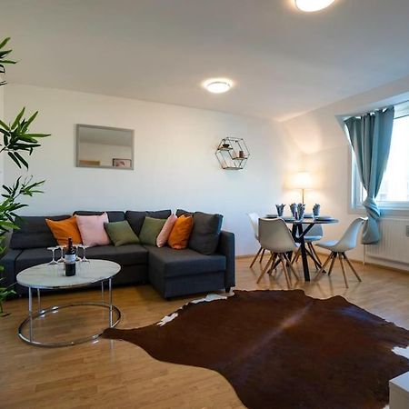 Stylish 2 Floor Penthouse • 15 Min To City Center Відень Екстер'єр фото
