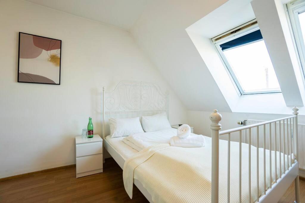 Stylish 2 Floor Penthouse • 15 Min To City Center Відень Екстер'єр фото