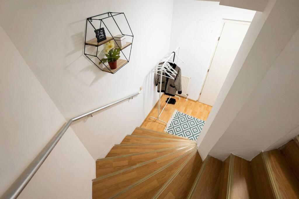 Stylish 2 Floor Penthouse • 15 Min To City Center Відень Екстер'єр фото