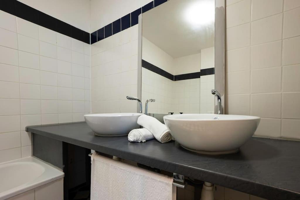 Stylish 2 Floor Penthouse • 15 Min To City Center Відень Екстер'єр фото