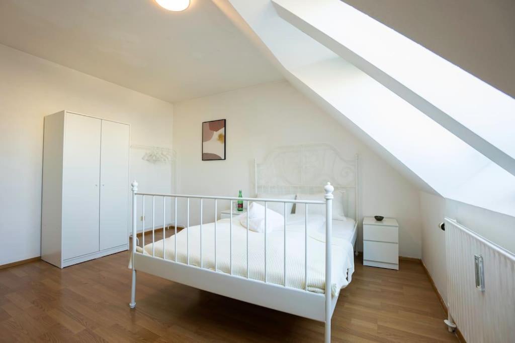 Stylish 2 Floor Penthouse • 15 Min To City Center Відень Екстер'єр фото